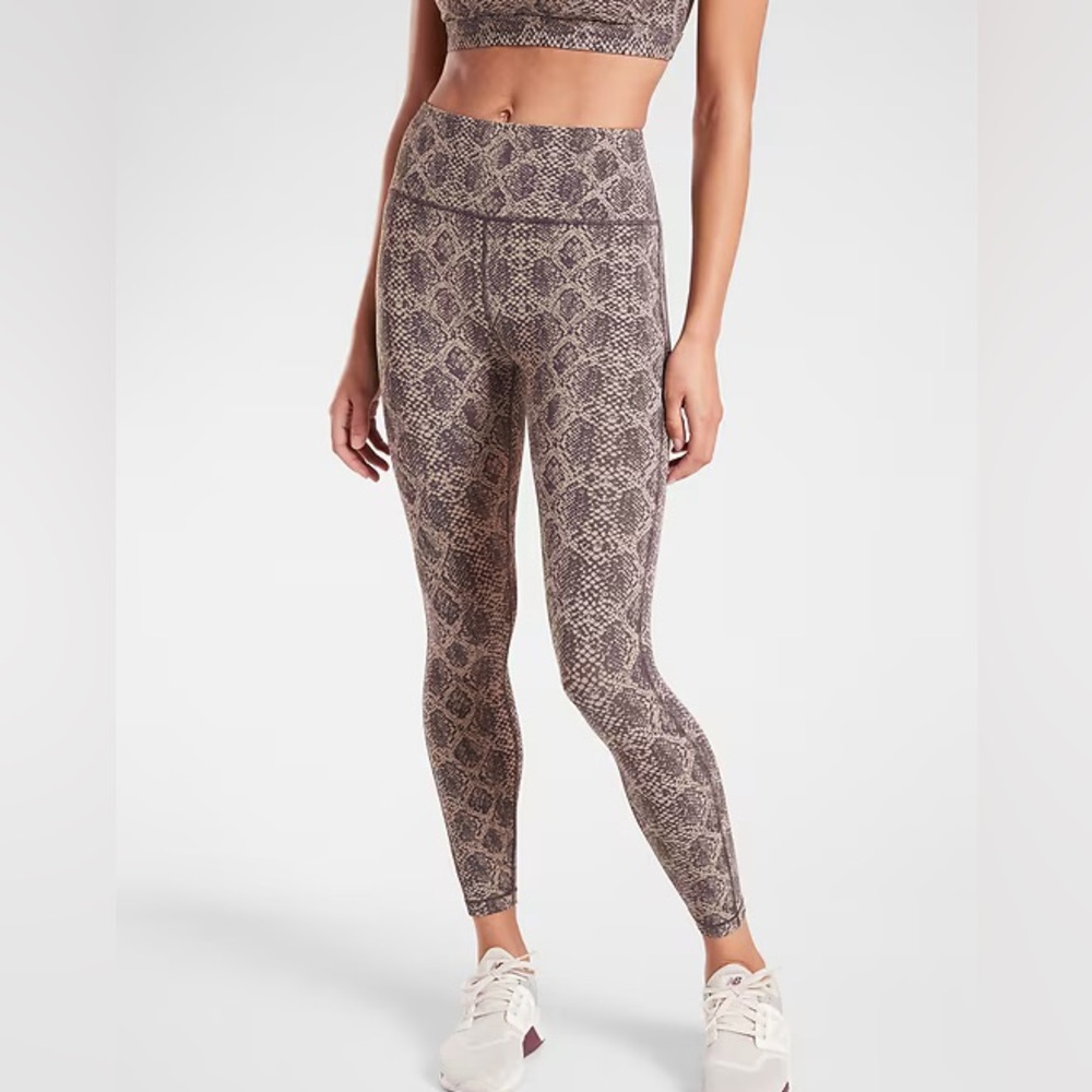 • [Athleta] Ultimate 7/8 Tight •